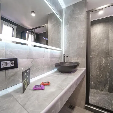 Olympia Luxury *